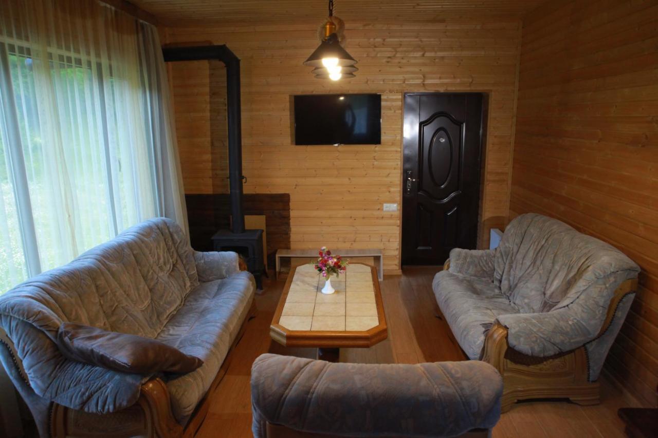 Cottage Woodside メスティア エクステリア 写真